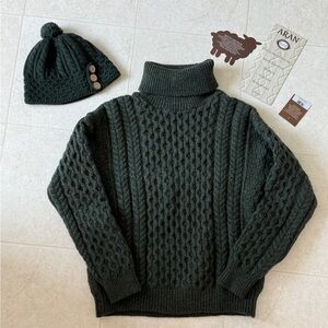 Women’s 100% Wool Aran Honeycomb Turtleneck Sweater Size Small with Hat
